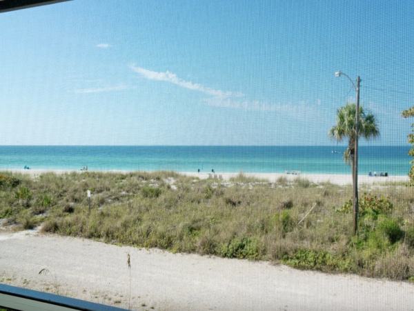 Holmes Beach 2 Bedroom Beach Front Vacation Rental Sleeps 4